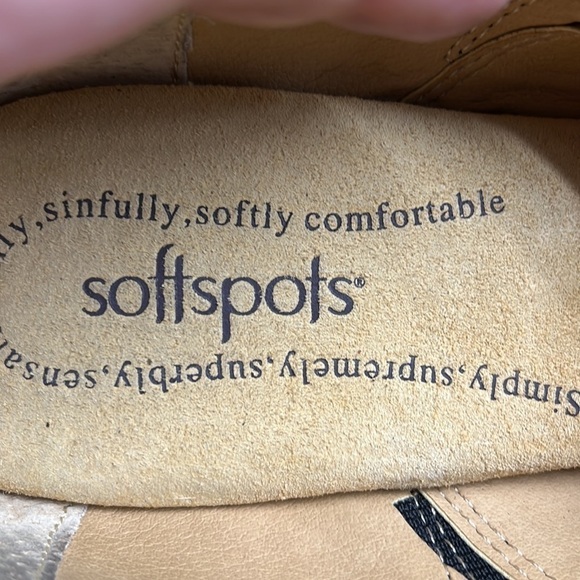 Softspots Black leather heeled loafer Sz 11 Wide. BLO1834A - Picture 10 of 10